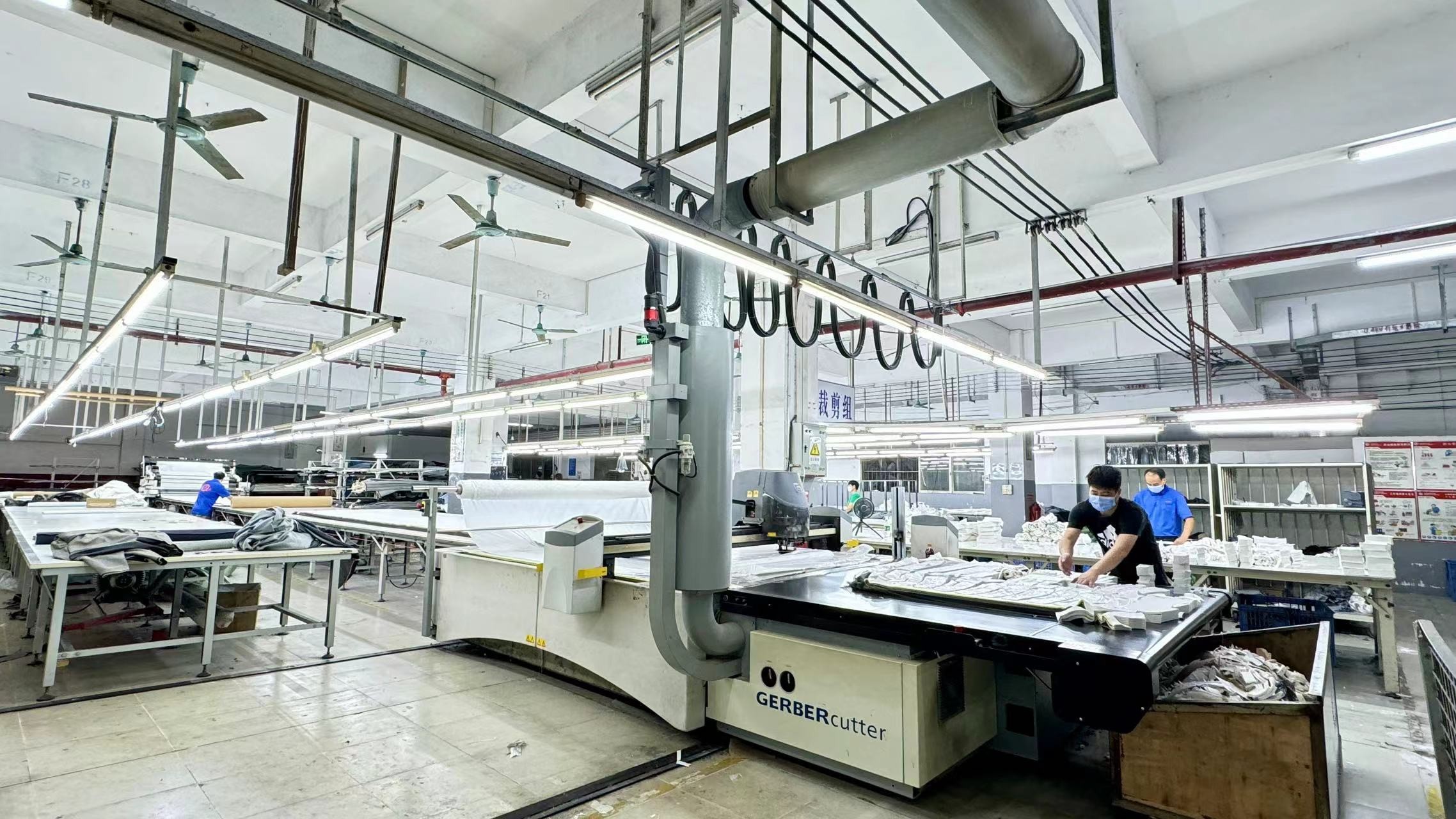 Guangdong Shunde Leka Clothing Design Co., Ltd fabrika üretim hattı
