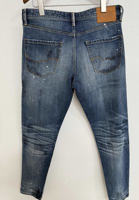 Ağır yıkama ve nostaljik bir vibe için vintage solmuş finiş denim tabanı