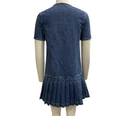 Klasik mürettebat boynu ve kısa kollu denim elbise zamansız bir görünüm için