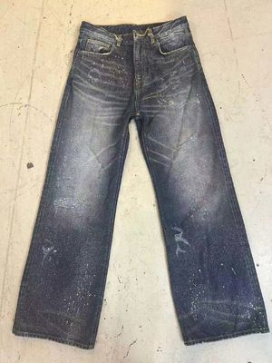 Oldukça cesur bir görünüm için Vintage İlhamlı Boya Splatter Tasarımı Denim Altı