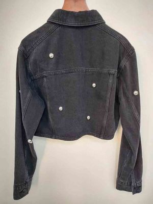Oldukça zarif kesilmiş denim ceket moda ve farklı kıyafetler.