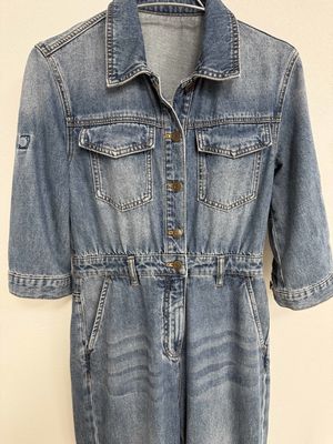 Üst düzey denim uzun kollu çalışma kıyafetinden esinlenilmiş bir takım elbise
