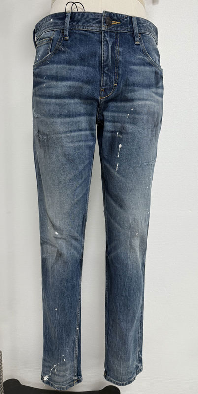 Ağır yıkama ve nostaljik bir vibe için vintage solmuş finiş denim tabanı