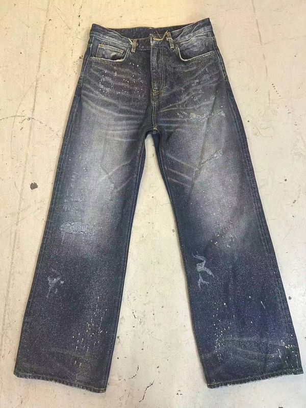 Oldukça cesur bir görünüm için Vintage İlhamlı Boya Splatter Tasarımı Denim Altı